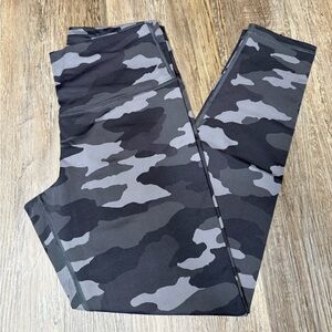AERIE | Chill Camo 7/8 Legging size large